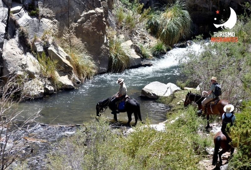 Cabalgata junto al río Cochiguaz, Valle del Elqui
